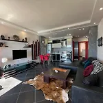 Beach Front Apartment Pedonale